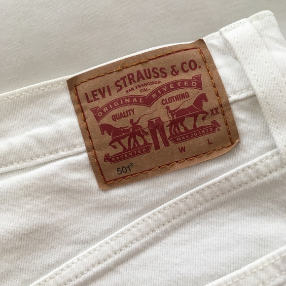 Levi’s 501 White High Rise Cutoff Short - Picture 5 of 6